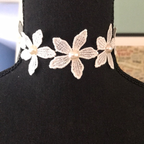 Fashion Jewelry Jewelry - Beautiful flower choker